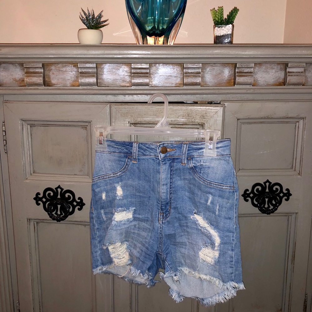 *SOLD* Jean shorts (fashion nova)